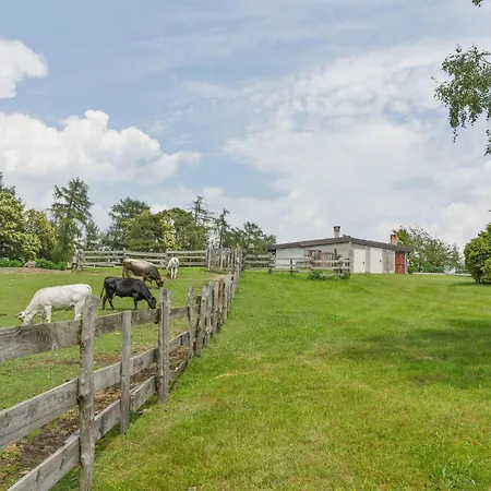 Unique Holiday Experience In The Greenery Holiday home
